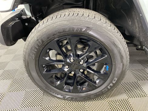 Used 2023 Jeep Wrangler Sahara image 14