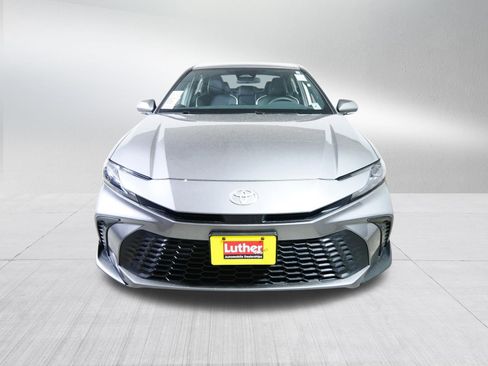Used 2025 Toyota Camry SE FWD image 2
