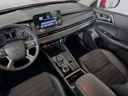 Used 2024 Mitsubishi Outlander SE image 24