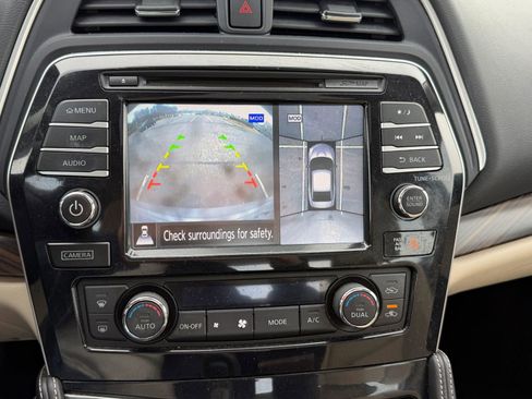 Used 2016 Nissan Maxima Platinum w/ Interior Lighting Package image 12