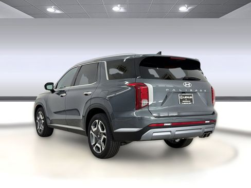 Used 2025 Hyundai Palisade SEL FWD image 3