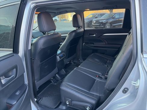 Used 2015 Toyota Highlander XLE image 10