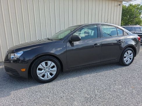 Used 2014 Chevrolet Cruze LS FWD image 10