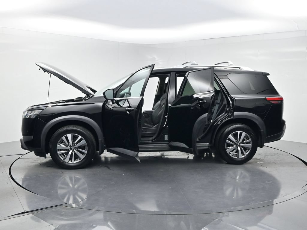 Used 2023 Nissan Pathfinder SL AWD/4WD image 30