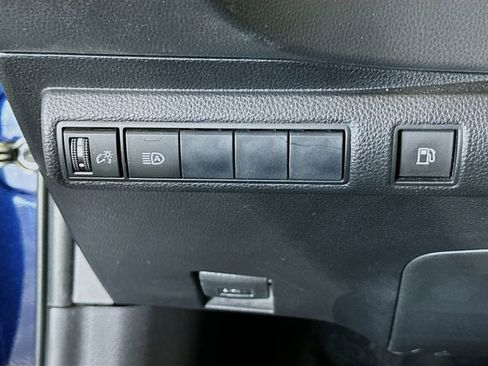 Used 2020 Toyota Corolla LE image 11