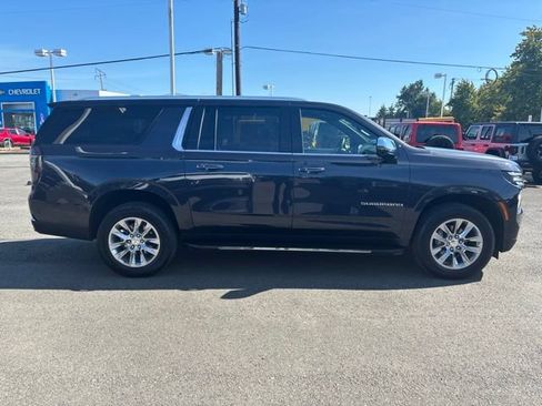 Used 2025 Chevrolet Suburban Premier AWD/4WD image 6
