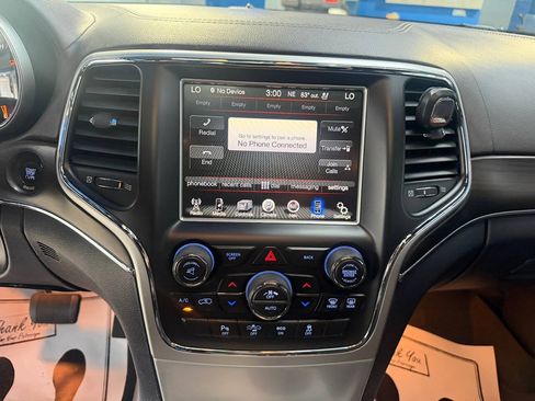 Used 2015 Jeep Grand Cherokee Overland w/ Advanced Technology Group AWD/4WD image 23