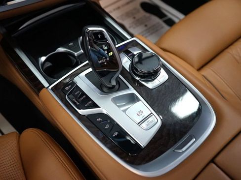 Used 2022 BMW 750i xDrive w/ Executive Package AWD/4WD image 46