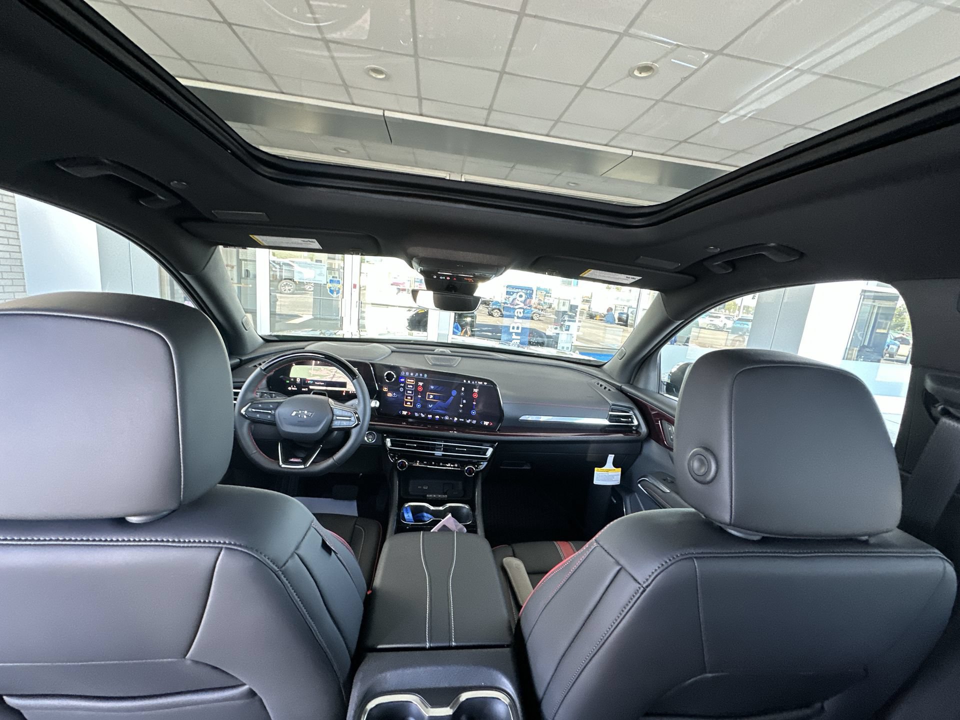 New 2027 Chevrolet Traverse RS w/ LPO, Floor Liner Package AWD/4WD image 21