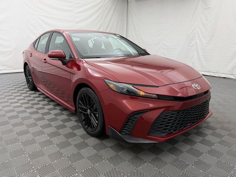 Used 2025 Toyota Camry SE FWD image 2