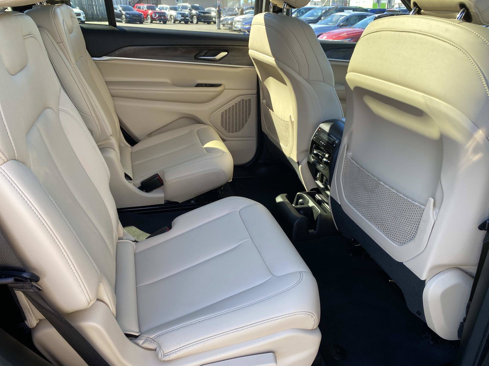 Used 2023 Jeep Grand Cherokee L Limited AWD/4WD image 21