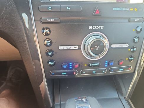 Used 2019 Ford Explorer Limited w/ Class III Trailer Tow Package FWD image 18