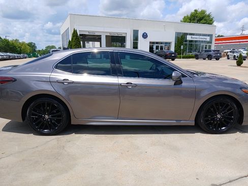 Used 2021 Toyota Camry XSE FWD image 6