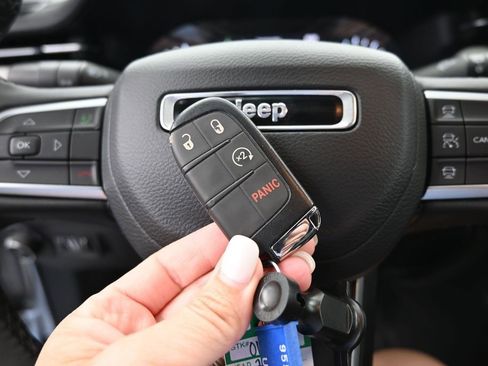 Used 2025 Jeep Compass Limited AWD/4WD image 36