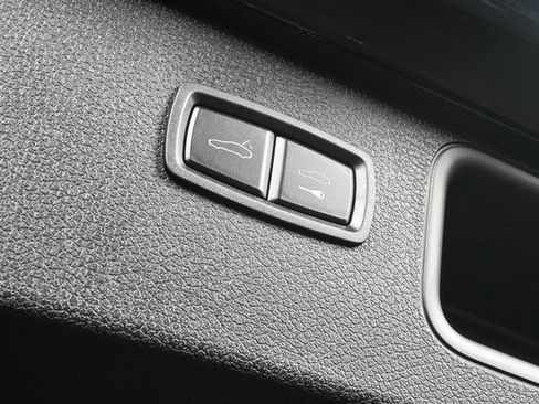 Used 2025 Porsche Macan image 32