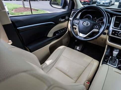 Used 2016 Toyota Highlander Limited FWD image 44