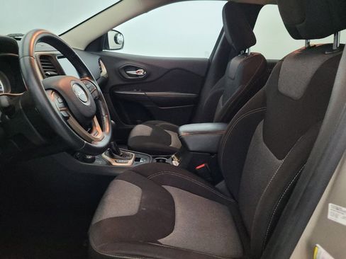 Used 2014 Jeep Cherokee Latitude w/ Comfort/Convenience Group AWD/4WD image 17