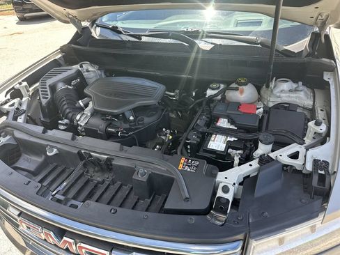Used 2023 GMC Acadia AT4 w/ Technology Package AWD/4WD image 30