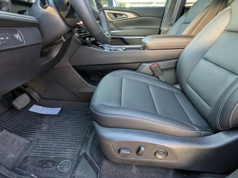 New 2025 Chevrolet Traverse LT w/ Enhanced Driving Package image 14