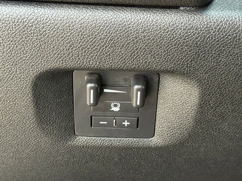 Used 2010 GMC Sierra 2500 SLT w/ SLT Convenience Package image 29