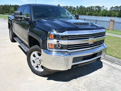 Used 2017 Chevrolet Silverado 2500 LT AWD/4WD image 2