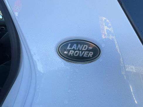 Used 2015 Land Rover Discovery Sport SE image 9