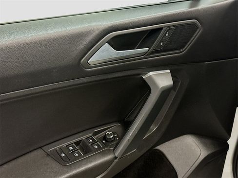 Used 2019 Volkswagen Tiguan SE w/ Panoramic Sunroof Package image 20