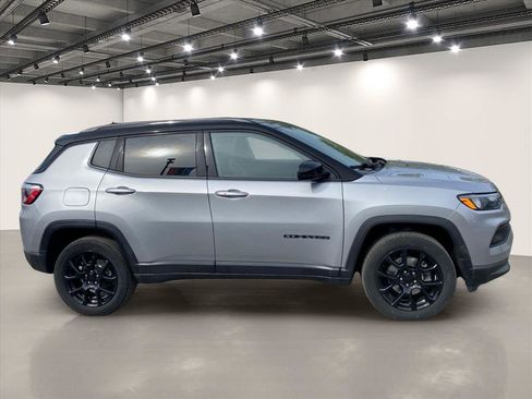 Used 2022 Jeep Compass Latitude w/ Convenience Group AWD/4WD image 8