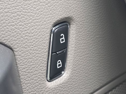 Used 2019 Ford F150 XLT w/ Equipment Group 302A Luxury RWD image 10
