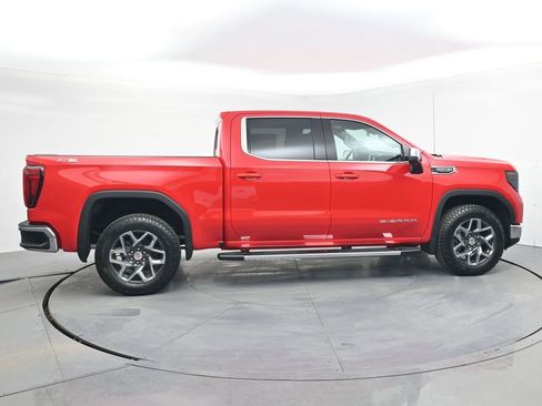 New 2026 GMC Sierra 1500 SLE image 6