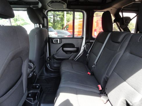 Used 2019 Jeep Wrangler Unlimited Sport S AWD/4WD image 17