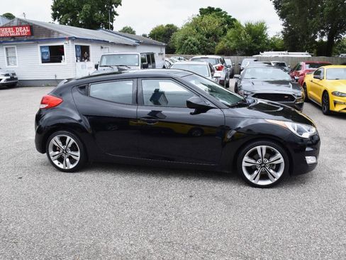 Used 2013 Hyundai Veloster w/ Tech Pkg FWD image 4