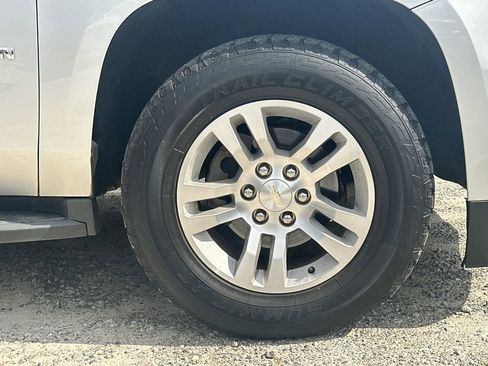 Used 2017 Chevrolet Suburban LT w/ Luxury Package image 13