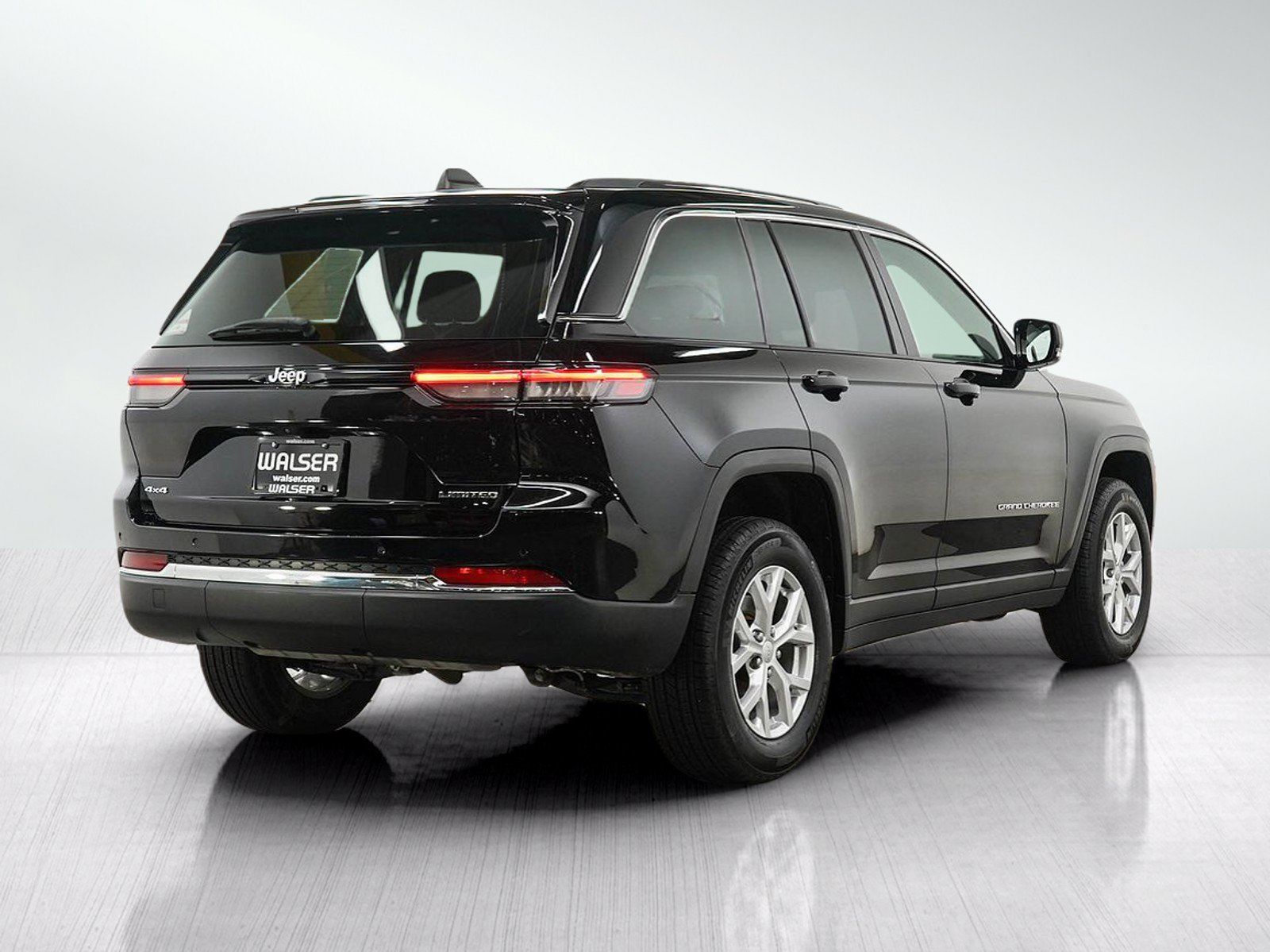 Used 2023 Jeep Grand Cherokee Limited AWD/4WD image 6
