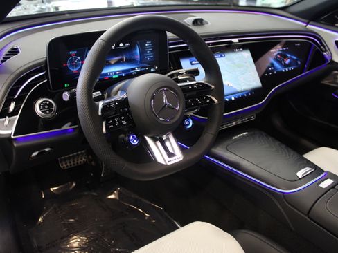 New 2026 Mercedes-Benz E 53 AMG e 4MATIC Sedan image 5