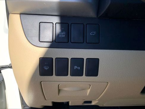 Used 2016 Toyota Highlander Limited image 29