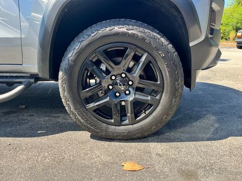 Used 2023 Chevrolet Colorado Trail Boss w/ Technology Package AWD/4WD image 7