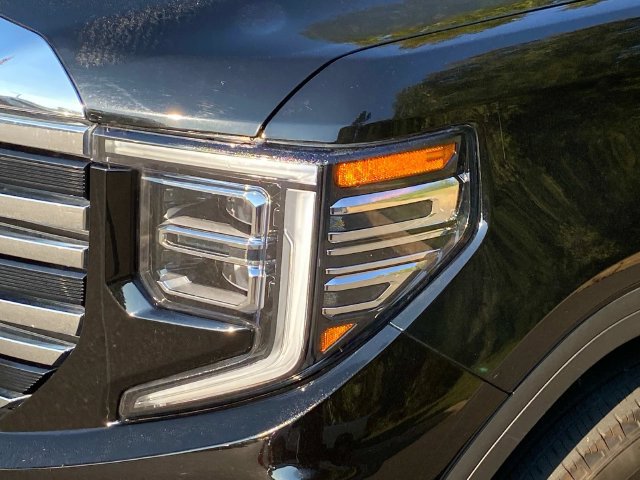 Used 2025 GMC Sierra 1500 SLT AWD/4WD image 5