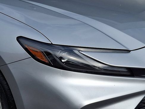 Used 2025 Toyota Camry LE FWD image 9