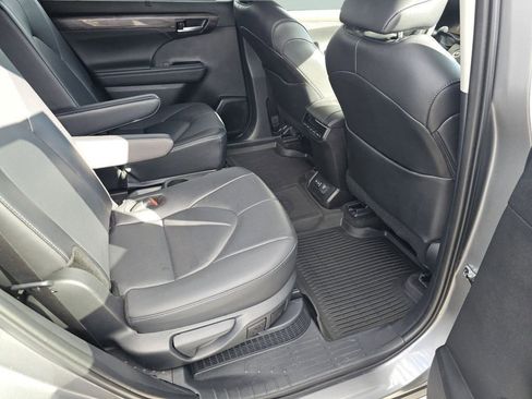 Used 2025 Toyota Highlander Limited AWD/4WD image 27