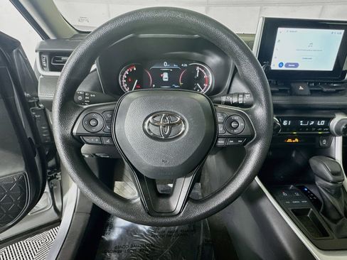 Used 2025 Toyota RAV4 XLE w/ Convenience Package FWD image 15