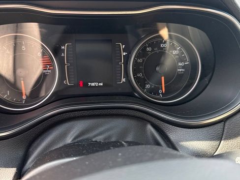 Used 2019 Jeep Cherokee Latitude w/ Popular Appearance Group FWD image 2