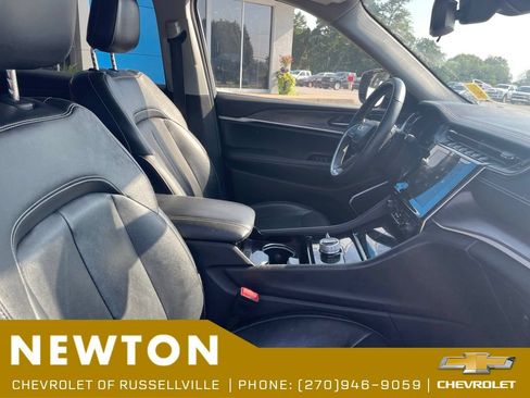 Used 2022 Jeep Grand Cherokee L Limited AWD/4WD image 10