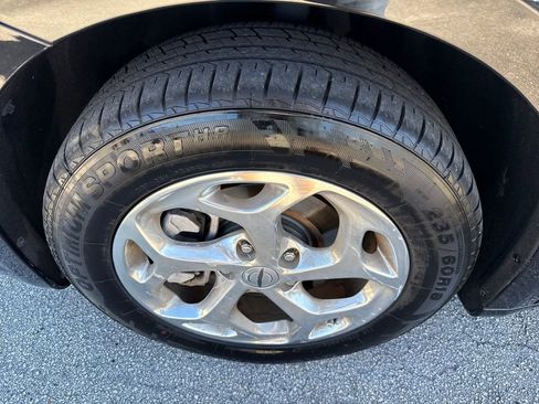 Used 2021 Chrysler Pacifica Limited w/ Uconnect Theater Family Group image 13