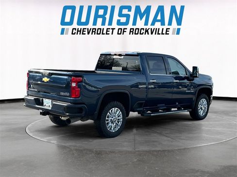 Used 2022 Chevrolet Silverado 2500 High Country w/ Z71 Off-Road Package image 6