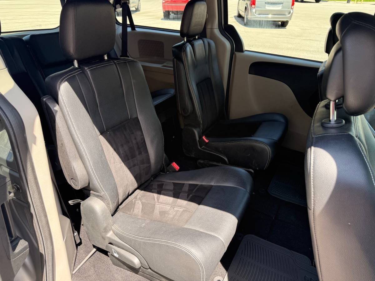 Used 2017 Dodge Grand Caravan SXT FWD image 11