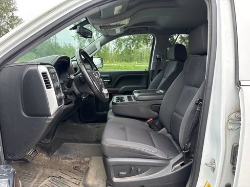 Used 2017 GMC Sierra 1500 SLE w/ SLE Value Package AWD/4WD image 4