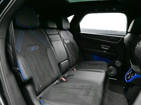 Used 2025 Bentley Bentayga AWD/4WD image 42