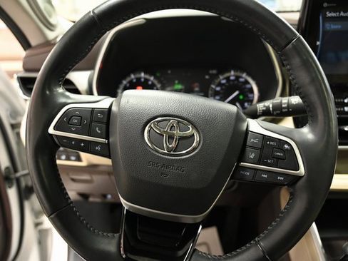 Used 2022 Toyota Highlander Platinum image 25