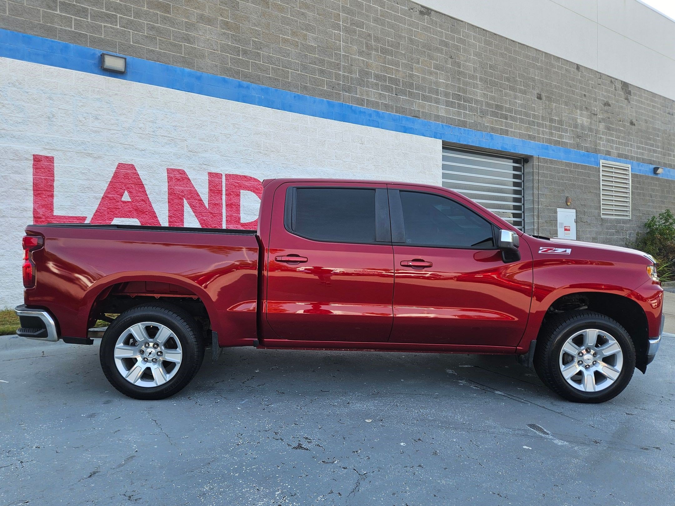 Used 2021 Chevrolet Silverado 1500 LT w/ Z71 Off-Road Package AWD/4WD image 8